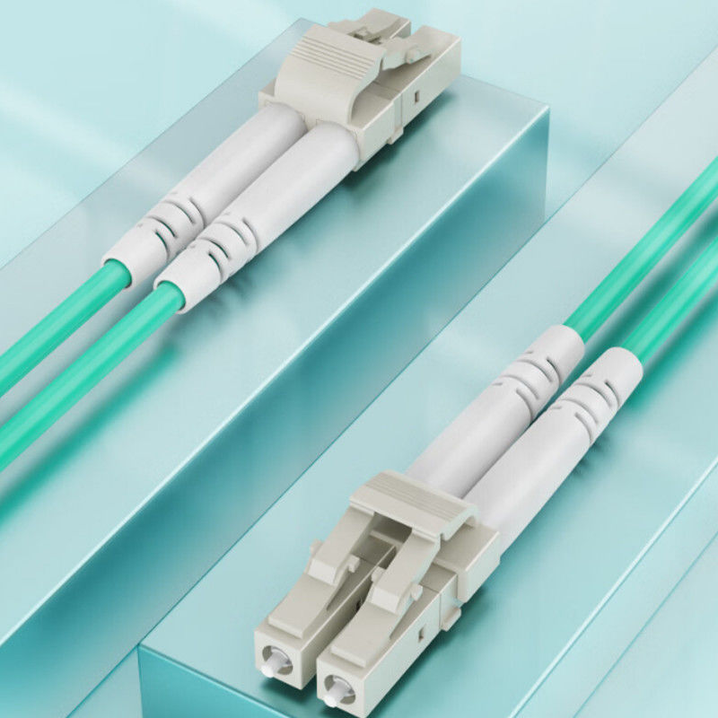 PVC / LSZH / OFNP / OFNR / Plénum Cordon de patch en fibre optique pour des performances optimales