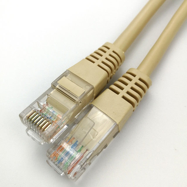 UTP Cat5e Rj45 au jaune de câble de corde de correction d'Ethernet du réseau RJ45