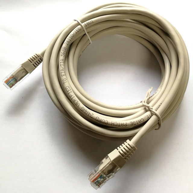 UTP Cat5e Rj45 au jaune de câble de corde de correction d'Ethernet du réseau RJ45